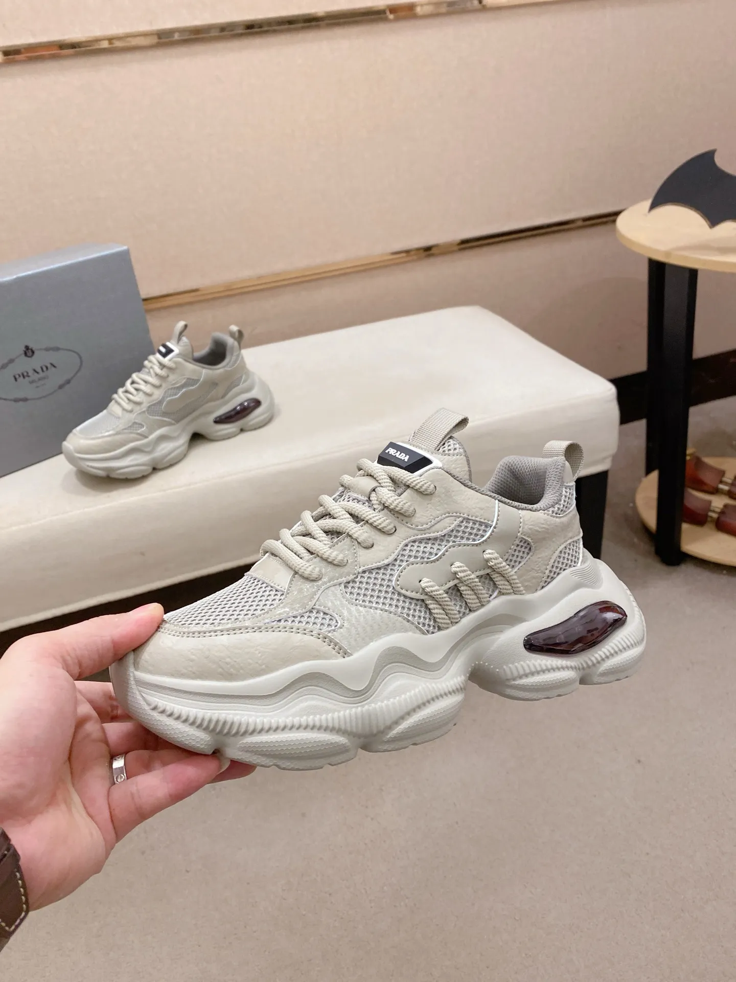 Men's shoes 💰: 462💰 [Prada～Prada] Trendy new styles are on the market. Same style as the official website. Counter quality. Original version. [Strong] [Strong] Imported selected first-layer cowhide. Comfortable and breathable sheepskin lining, fine workmanship, upper layer made of 100% pure cowhide, original last shape, comfortable on the feet, shoe sizes 38 to 44